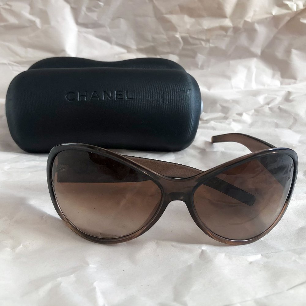 CHANEL brown wraparound sunglasses with hardshell carrying case